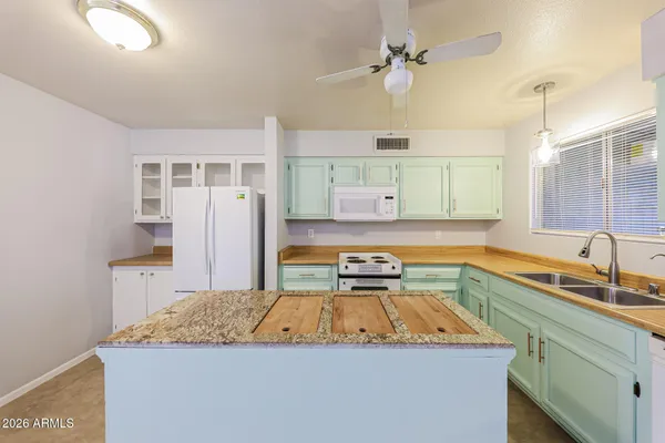 $2,400 | 18422 North 30th Lane, Phoenix, AZ 85053