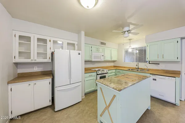 $2,400 | 18422 North 30th Lane, Phoenix, AZ 85053