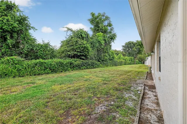 a view of a house with backyard