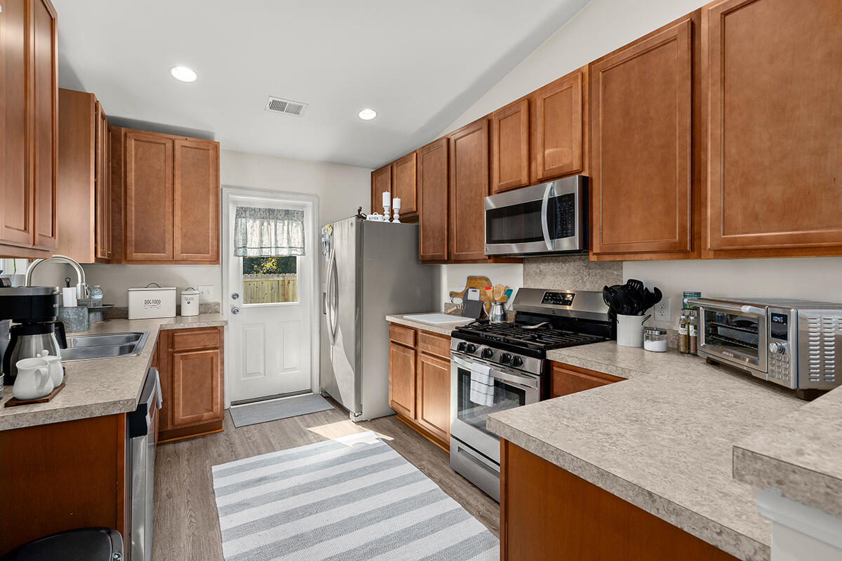 152 Brittondale Road Summerville, SC 29485 - Photo 12 of 26 12