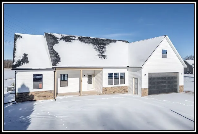 $480,000 | 535 Pheasant Drive, New London, WI 54961