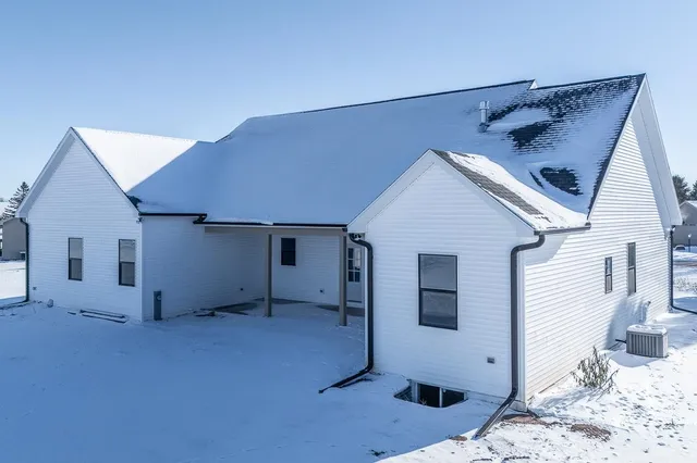 $480,000 | 535 Pheasant Drive, New London, WI 54961