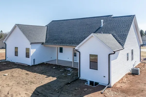 $449,900 | 535 Pheasant Drive, New London, WI 54961