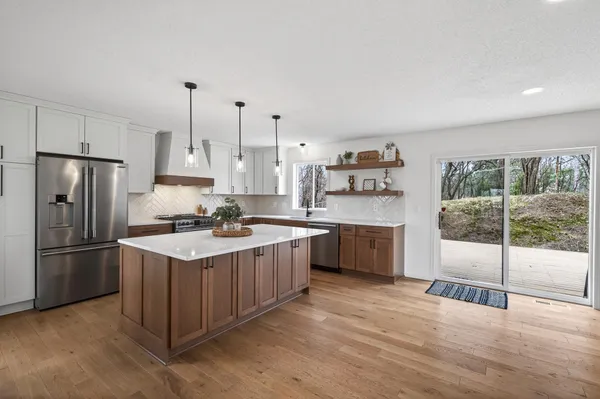 $595,000 | 13316 Commonwealth Drive, Burnsville, MN 55337