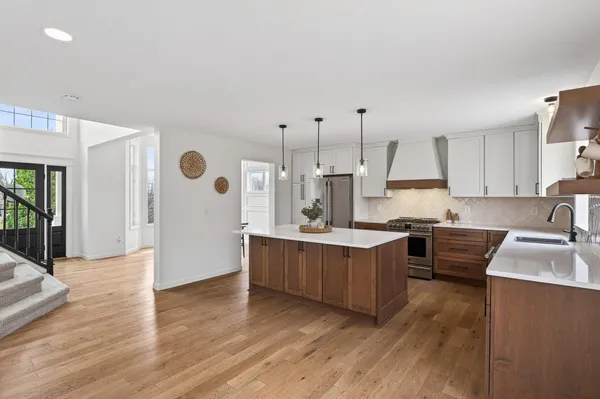 $595,000 | 13316 Commonwealth Drive, Burnsville, MN 55337