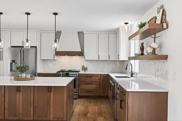 $595,000 | 13316 Commonwealth Drive, Burnsville, MN 55337