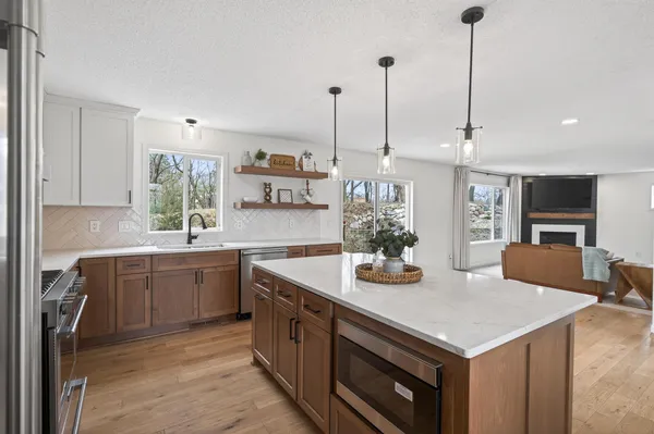 $595,000 | 13316 Commonwealth Drive, Burnsville, MN 55337