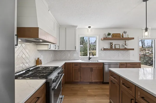 $595,000 | 13316 Commonwealth Drive, Burnsville, MN 55337