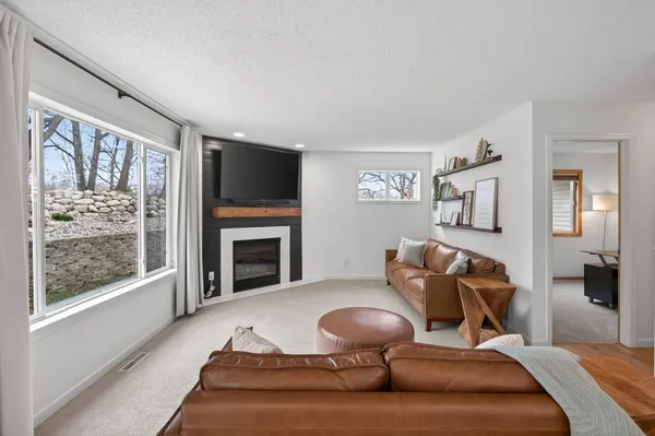 $595,000 | 13316 Commonwealth Drive, Burnsville, MN 55337