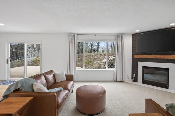 $595,000 | 13316 Commonwealth Drive, Burnsville, MN 55337