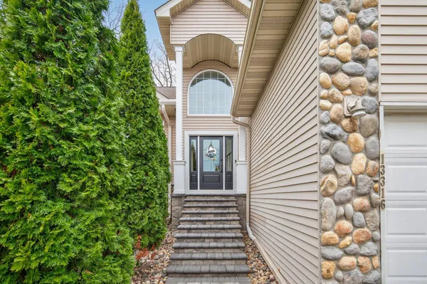 $595,000 | 13316 Commonwealth Drive, Burnsville, MN 55337