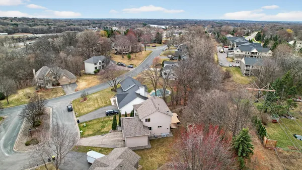 $595,000 | 13316 Commonwealth Drive, Burnsville, MN 55337