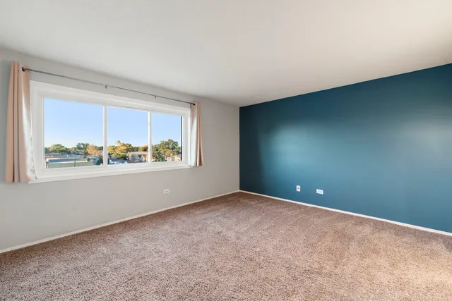 $224,900 | 6421 Pershing Road, Unit 404, Stickney, IL 60402