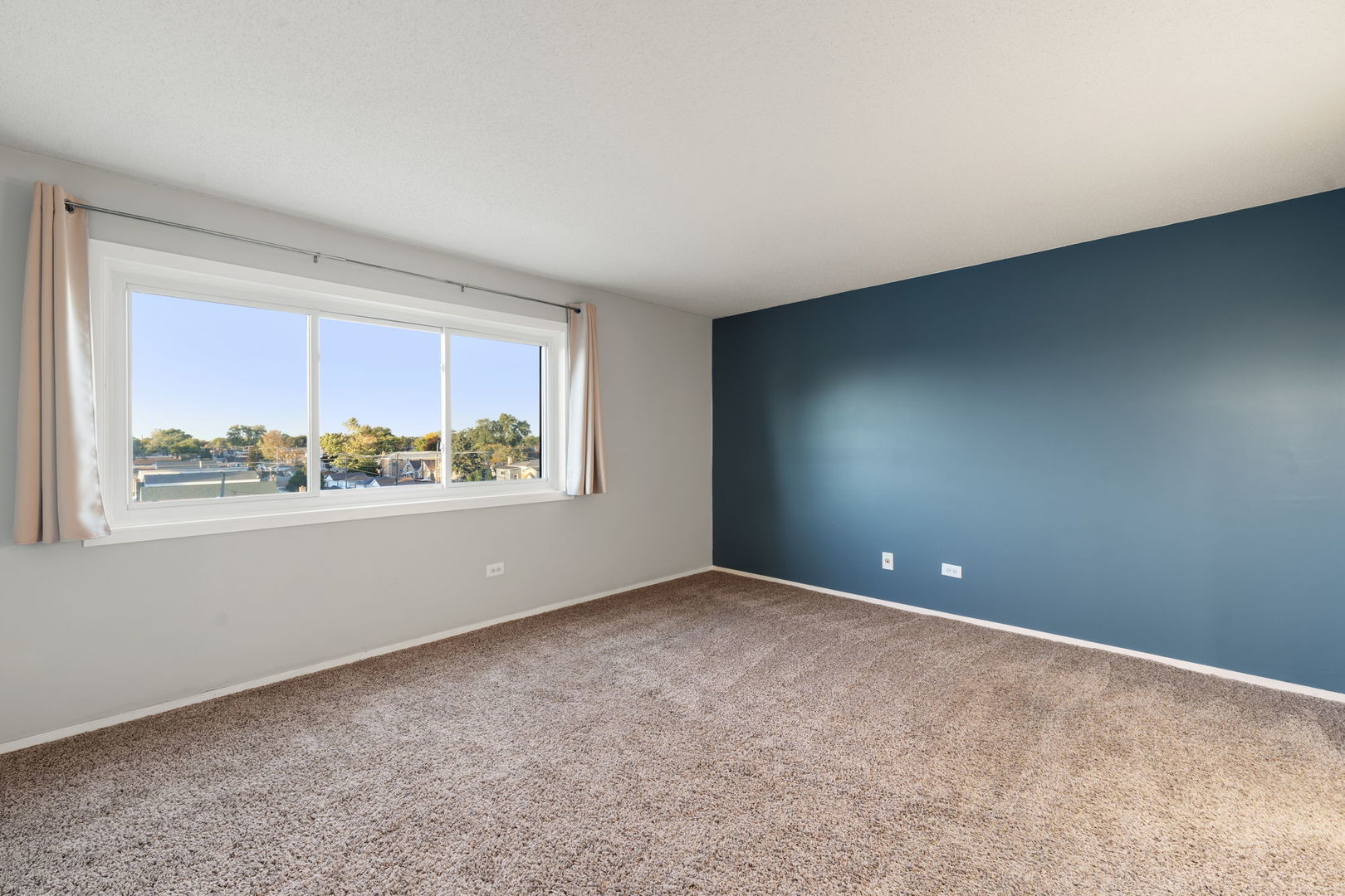 6421 Pershing Road, Unit 404 Berwyn, IL 60402 - Photo 17 of 31 an empty room with windows