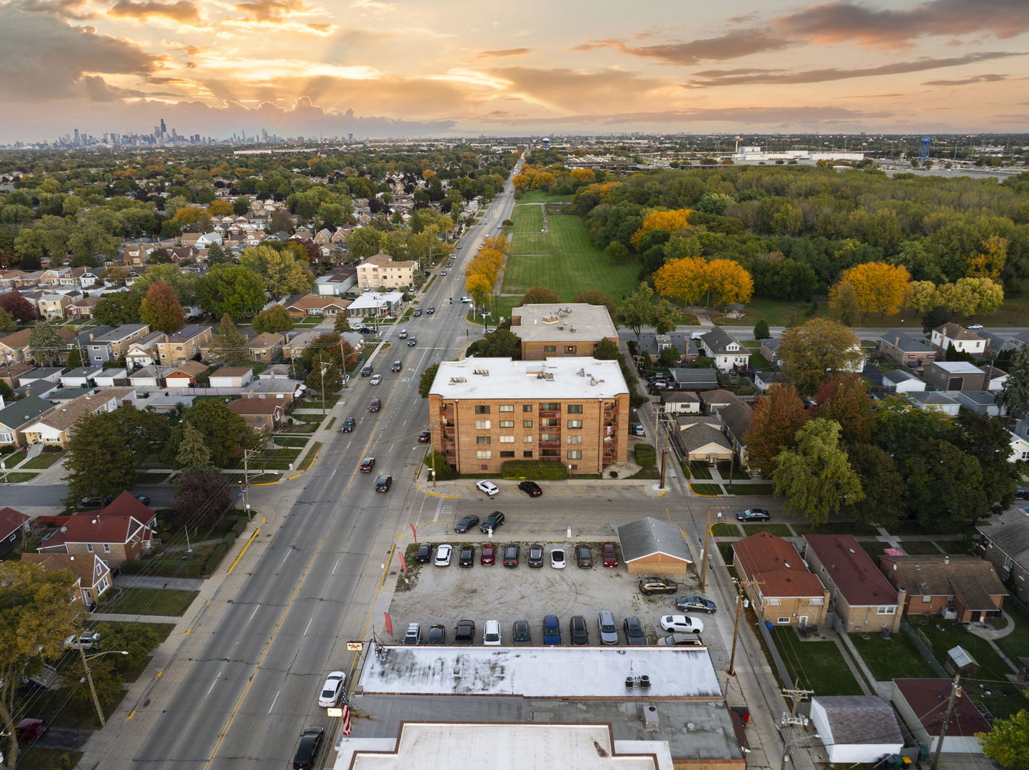 6421 Pershing Road, Unit 404 Berwyn, IL 60402 - Photo 27 of 31 an aerial view of residential houses with outdoor space
