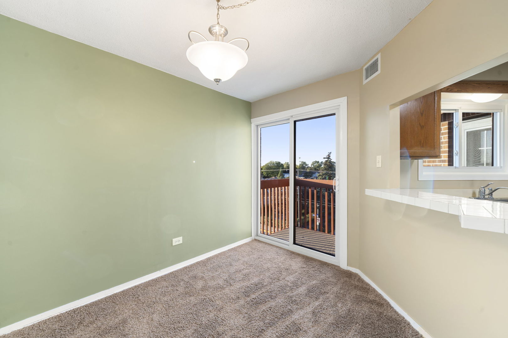 6421 Pershing Road, Unit 404 Berwyn, IL 60402 - Photo 5 of 31