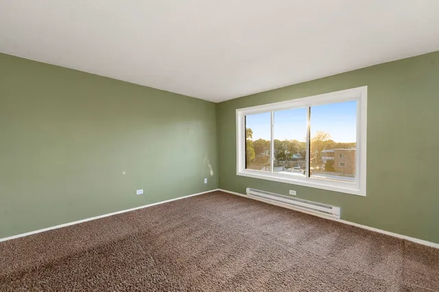 $224,900 | 6421 Pershing Road, Unit 404, Stickney, IL 60402