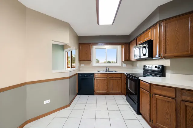 $224,900 | 6421 Pershing Road, Unit 404, Stickney, IL 60402