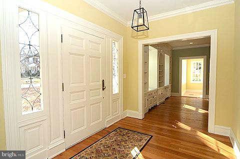 2214 South Road Baltimore, MD 21209 - Photo 3 of 29 Foyer
