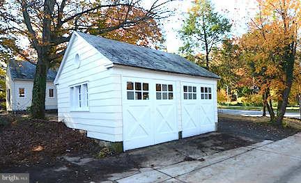 2214 South Road Baltimore, MD 21209 - Photo 28 of 29 Garage