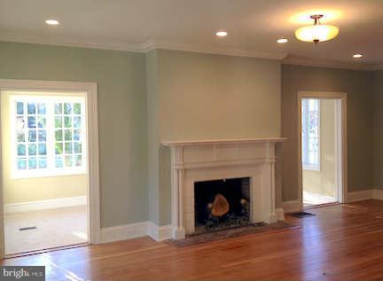 2214 South Road Baltimore, MD 21209 - Photo 4 of 29 Living Room