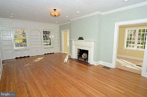 2214 South Road Baltimore, MD 21209 - Photo 5 of 29 Living Room
