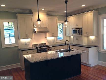 2214 South Road Baltimore, MD 21209 - Photo 8 of 29 Kitchen