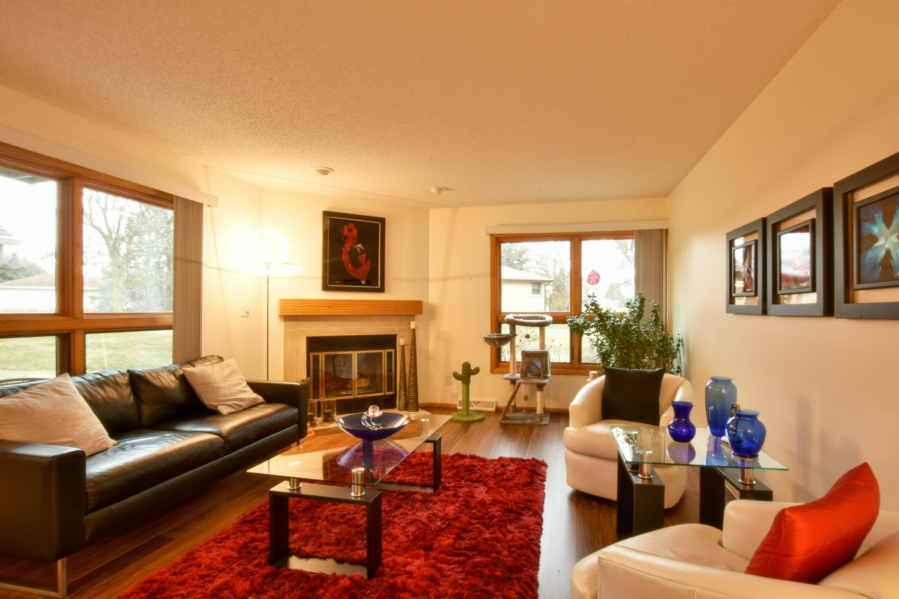 15731 West Brook Drive New Berlin, WI 53151 - Photo 2 of 26 Living Room