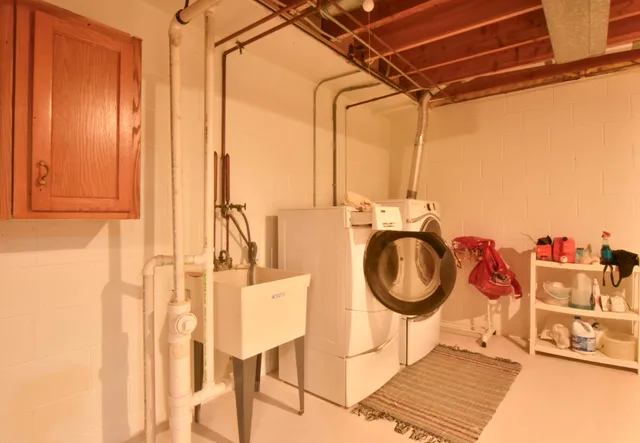 $324,900 | 15731 West Brook Drive, New Berlin, WI 53151