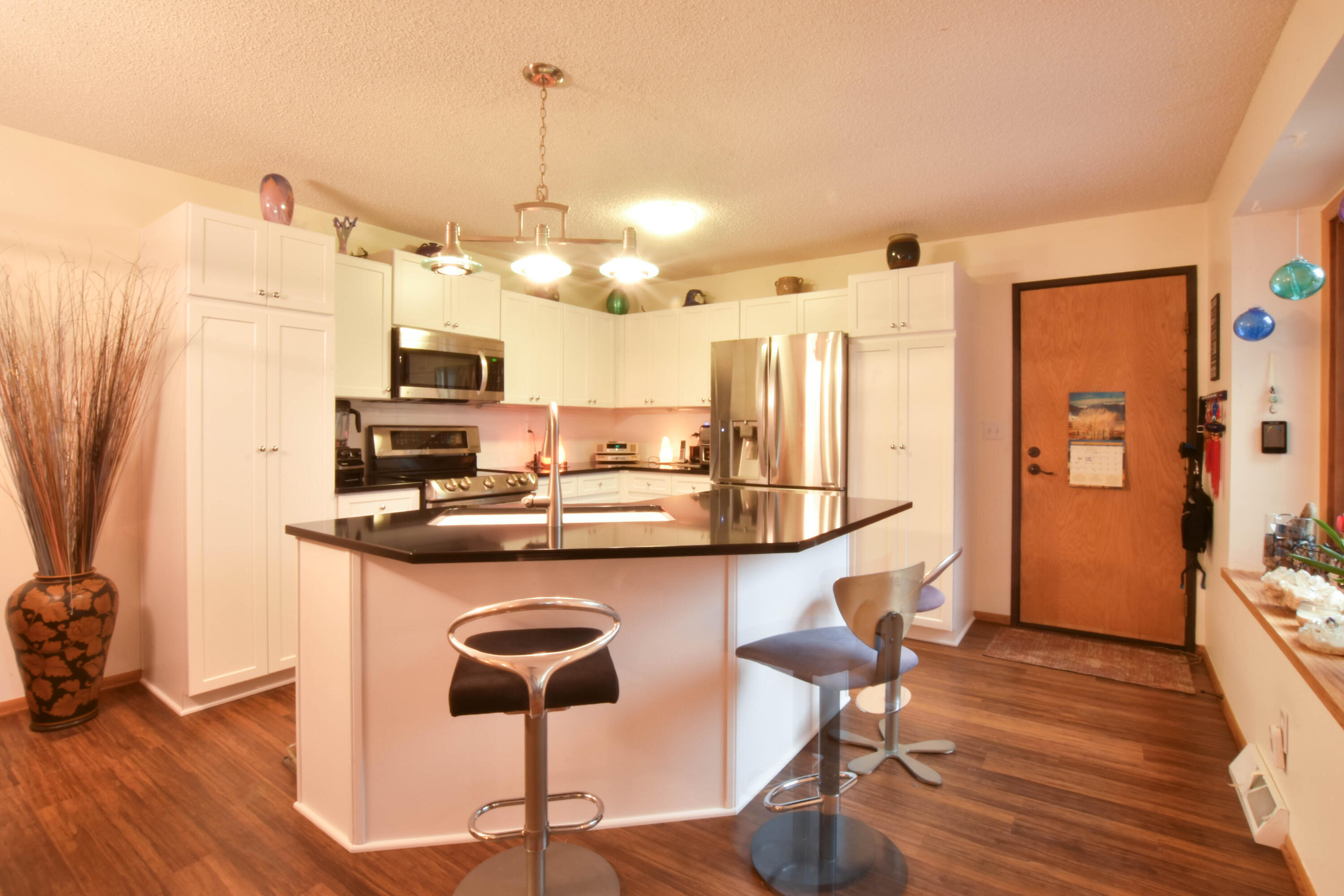 15731 West Brook Drive New Berlin, WI 53151 - Photo 4 of 26 Kitchen