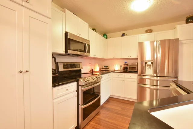 $324,900 | 15731 West Brook Drive, New Berlin, WI 53151