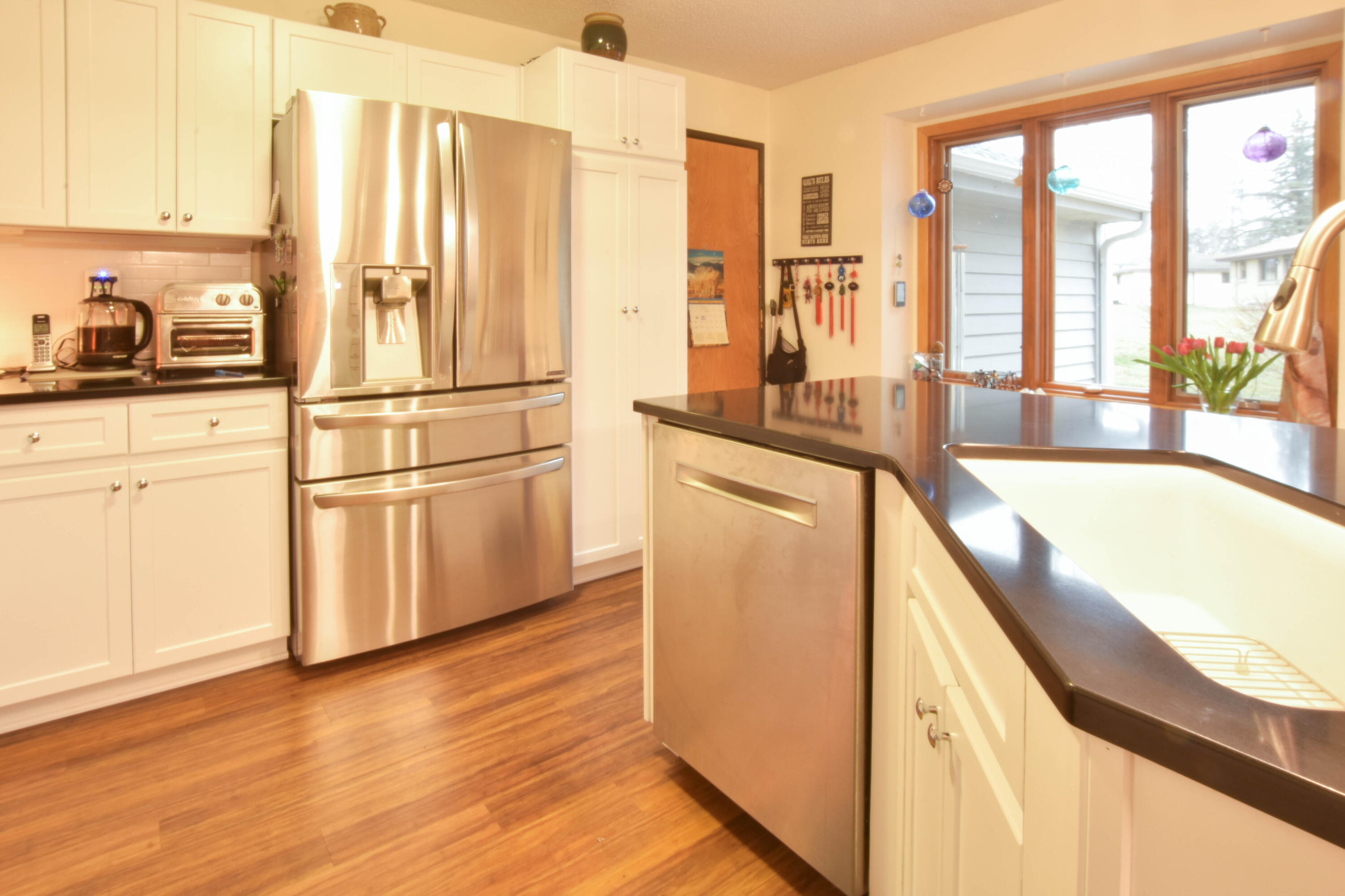 15731 West Brook Drive New Berlin, WI 53151 - Photo 6 of 26 Kitchen