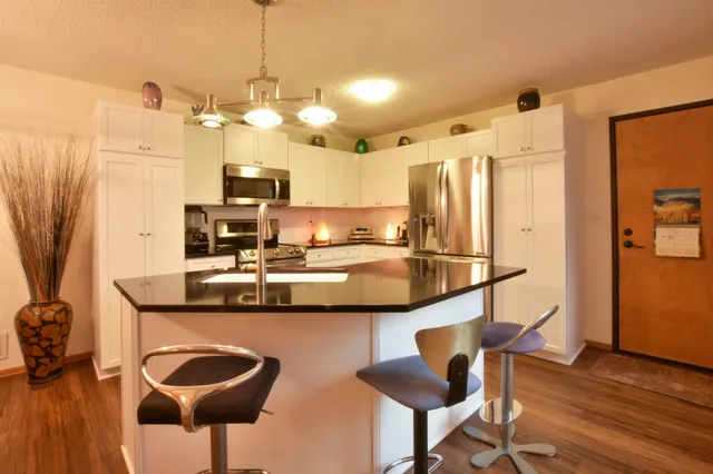 $324,900 | 15731 West Brook Drive, New Berlin, WI 53151