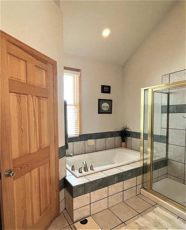 114 Round Hill Road Fairplay, CO 80440 - Photo 18 of 35 a spacious bathroom with a bathtub and shower