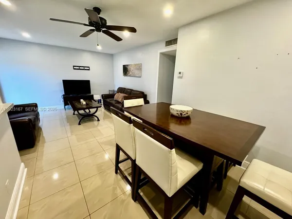 $1,700 | 5300 Washington Street, Unit H236, Hollywood, FL 33021
