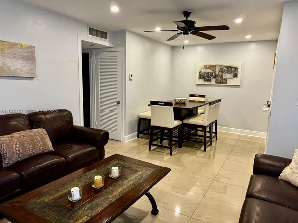 $1,700 | 5300 Washington Street, Unit H236, Hollywood, FL 33021
