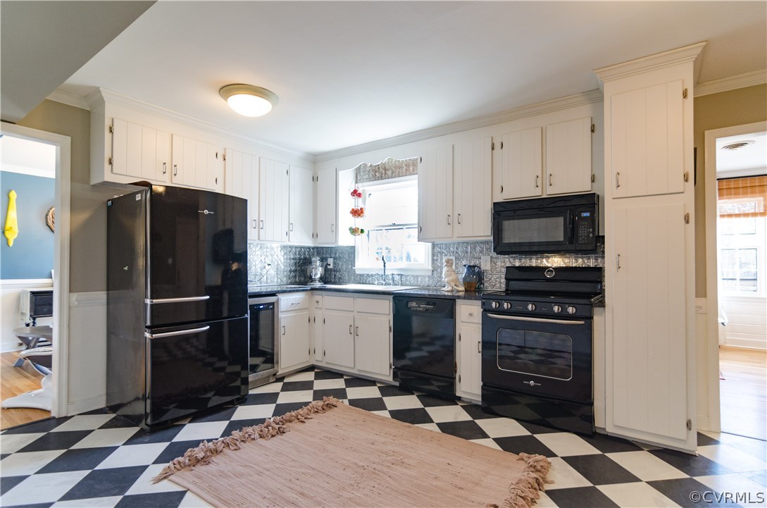 3207 Fox Chase Road Midlothian, VA 23112 - Photo 9 of 21 a kitchen with a refrigerator stove and microwave