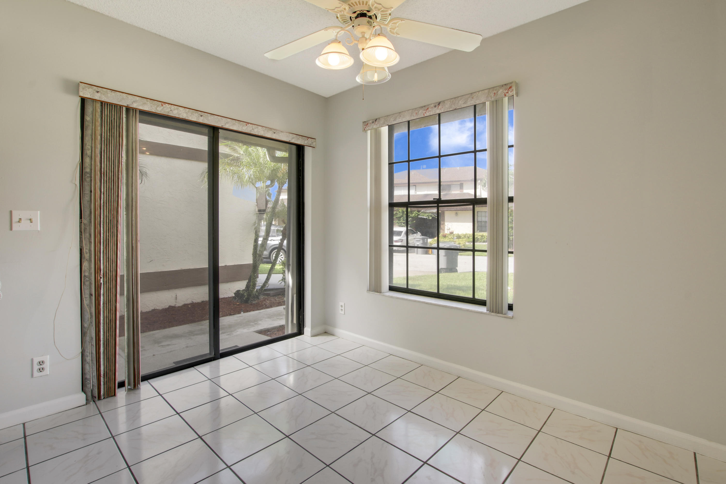 20844 Boca Ridge Drive North Boca Raton, FL 33428 - Photo 4 of 23 Large breakfast nook