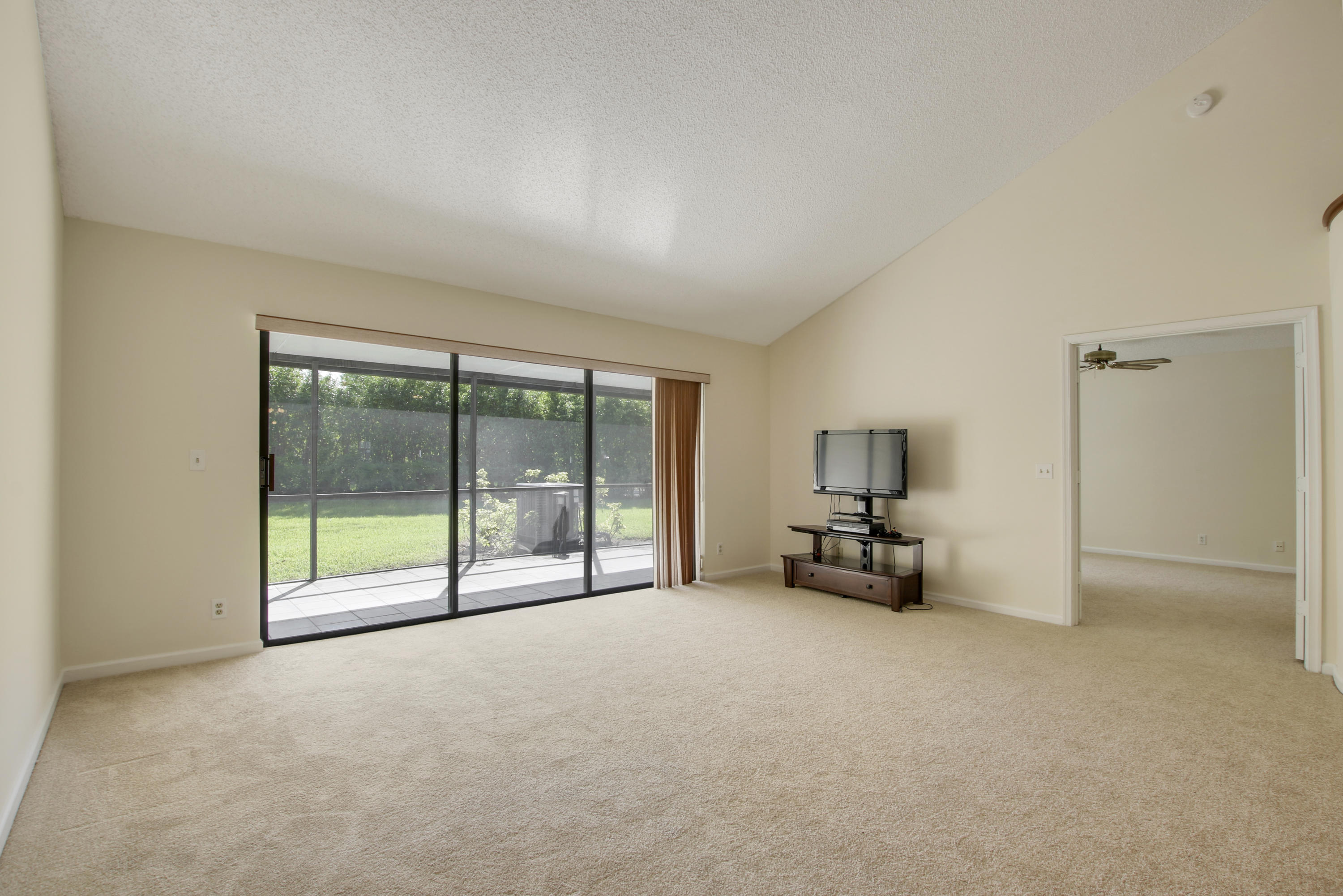 20844 Boca Ridge Drive North Boca Raton, FL 33428 - Photo 7 of 23 Living room