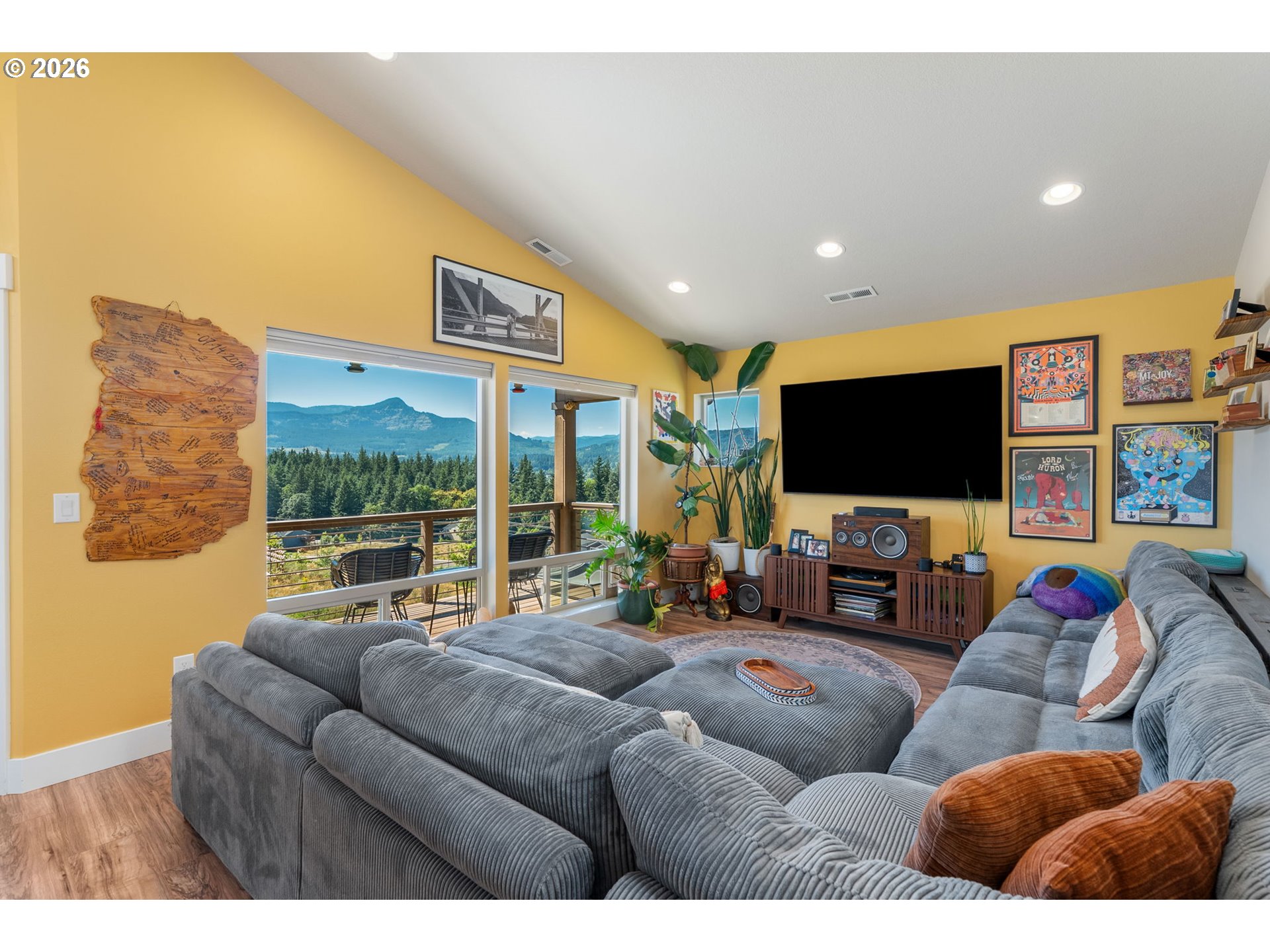 91 Warm Springs Drive Cascade Locks, OR 97014 - Photo 21 of 45 Living Room