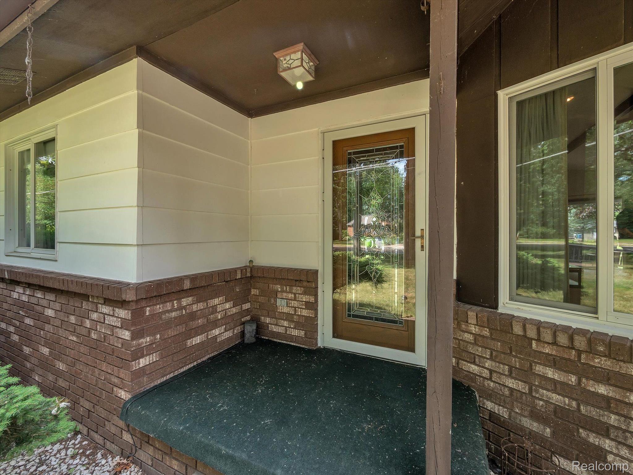10012 Kress Road Pinckney, MI 48169 - Photo 5 of 55 Covered front entry