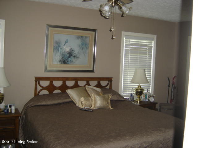 9736 Lagrange Road La Grange, KY 40031 - Photo 12 of 20 DSC00254