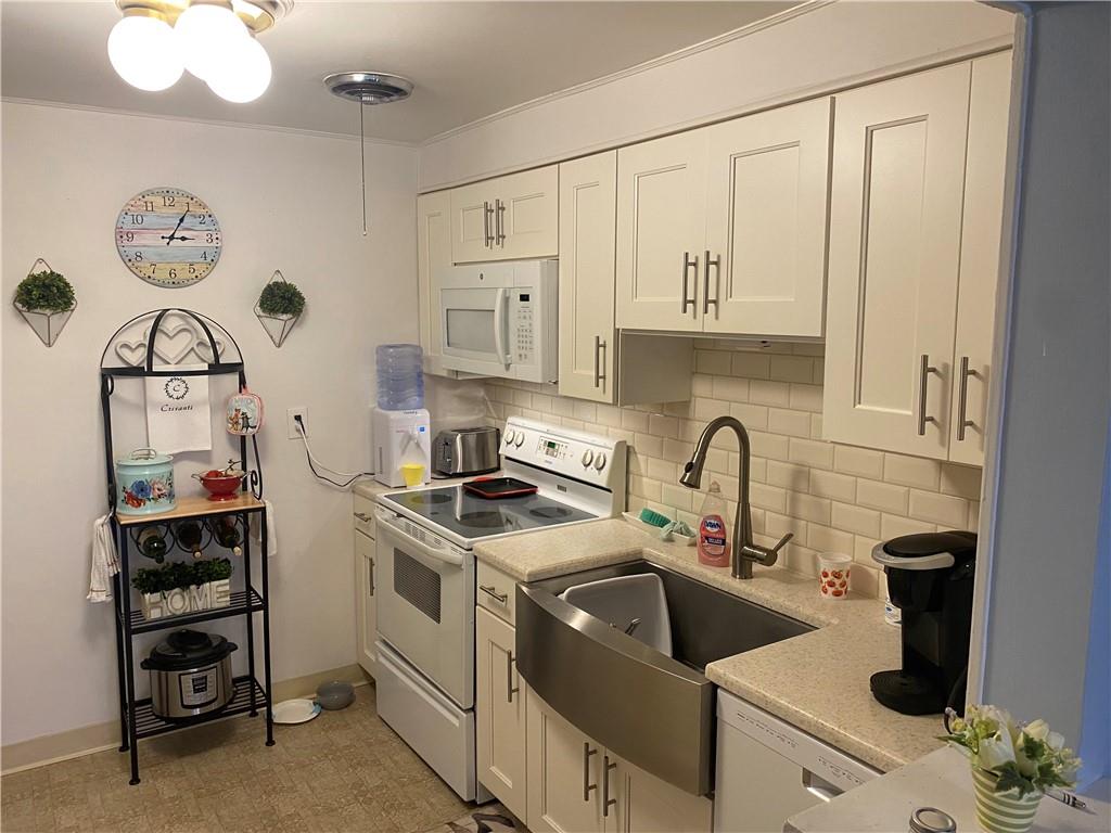 1837 Greentree Road Pittsburgh, PA 15220 - Photo 2 of 10 Gallery Image 2