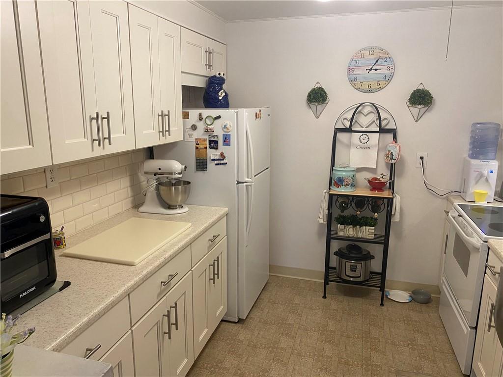 1837 Greentree Road Pittsburgh, PA 15220 - Photo 3 of 10 Gallery Image 3