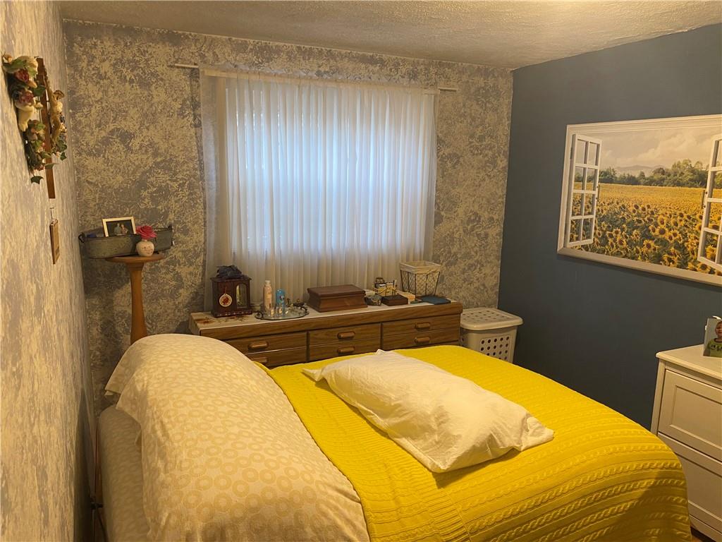 1837 Greentree Road Pittsburgh, PA 15220 - Photo 6 of 10 Gallery Image 6