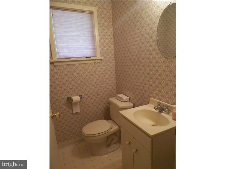 30 Farm Road Trenton, NJ 08638 - Photo 13 of 21 Half Bath