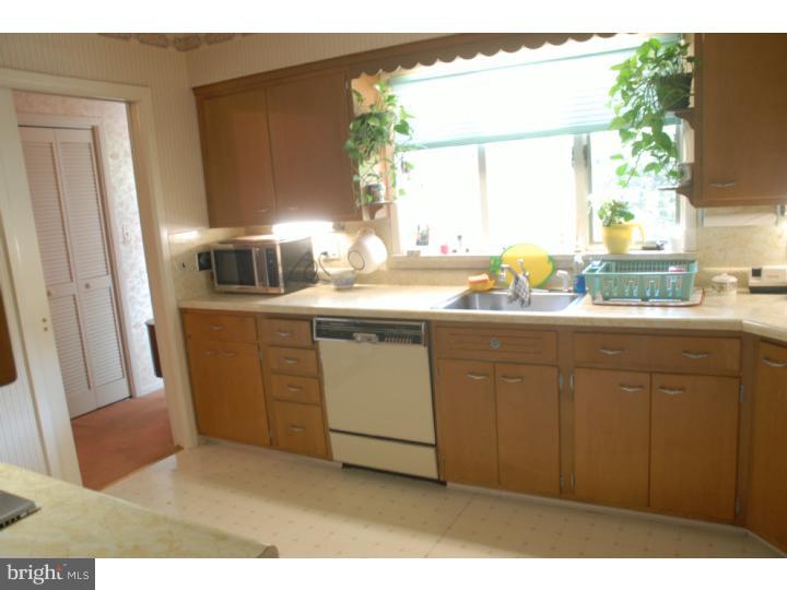 30 Farm Road Trenton, NJ 08638 - Photo 9 of 21 Kitchen