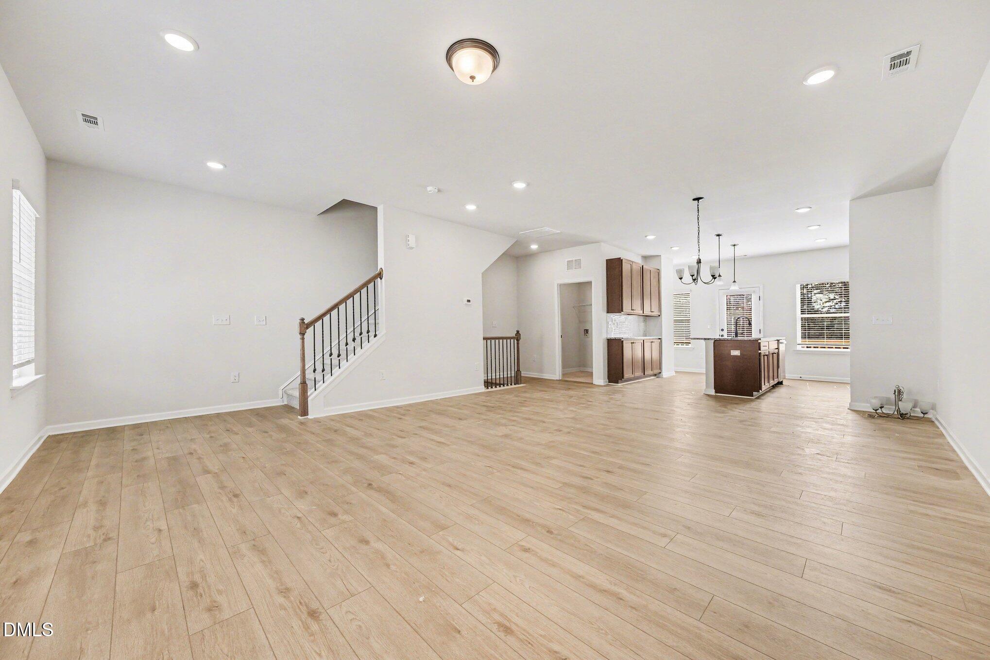722 Orch Vista Circle Raleigh, NC 27606 - Photo 5 of 28 004_file_9106