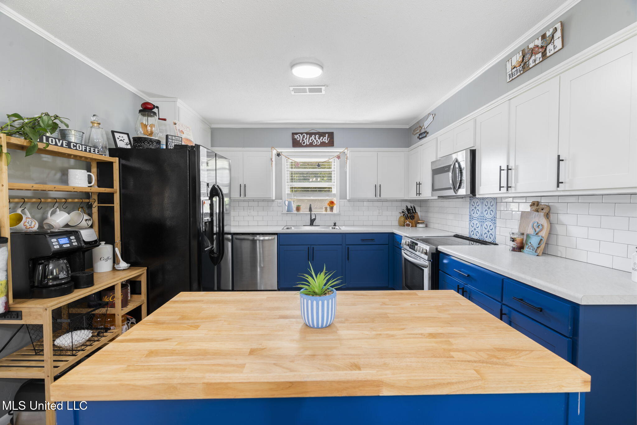 5011 Sycamore Road Coldwater, MS 38618 - Photo 14 of 31 Kitchen island is portable!