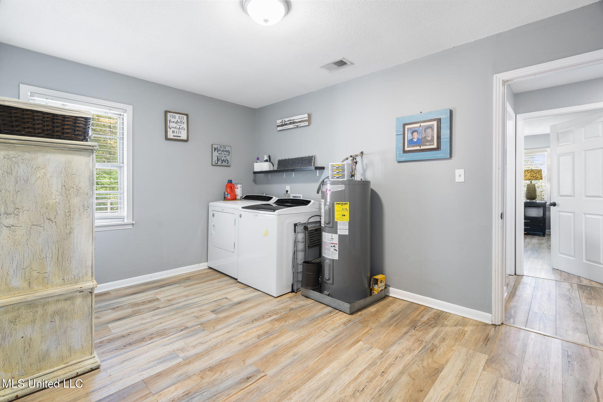 5011 Sycamore Road Coldwater, MS 38618 - Photo 19 of 31 Laundry/Utility room!